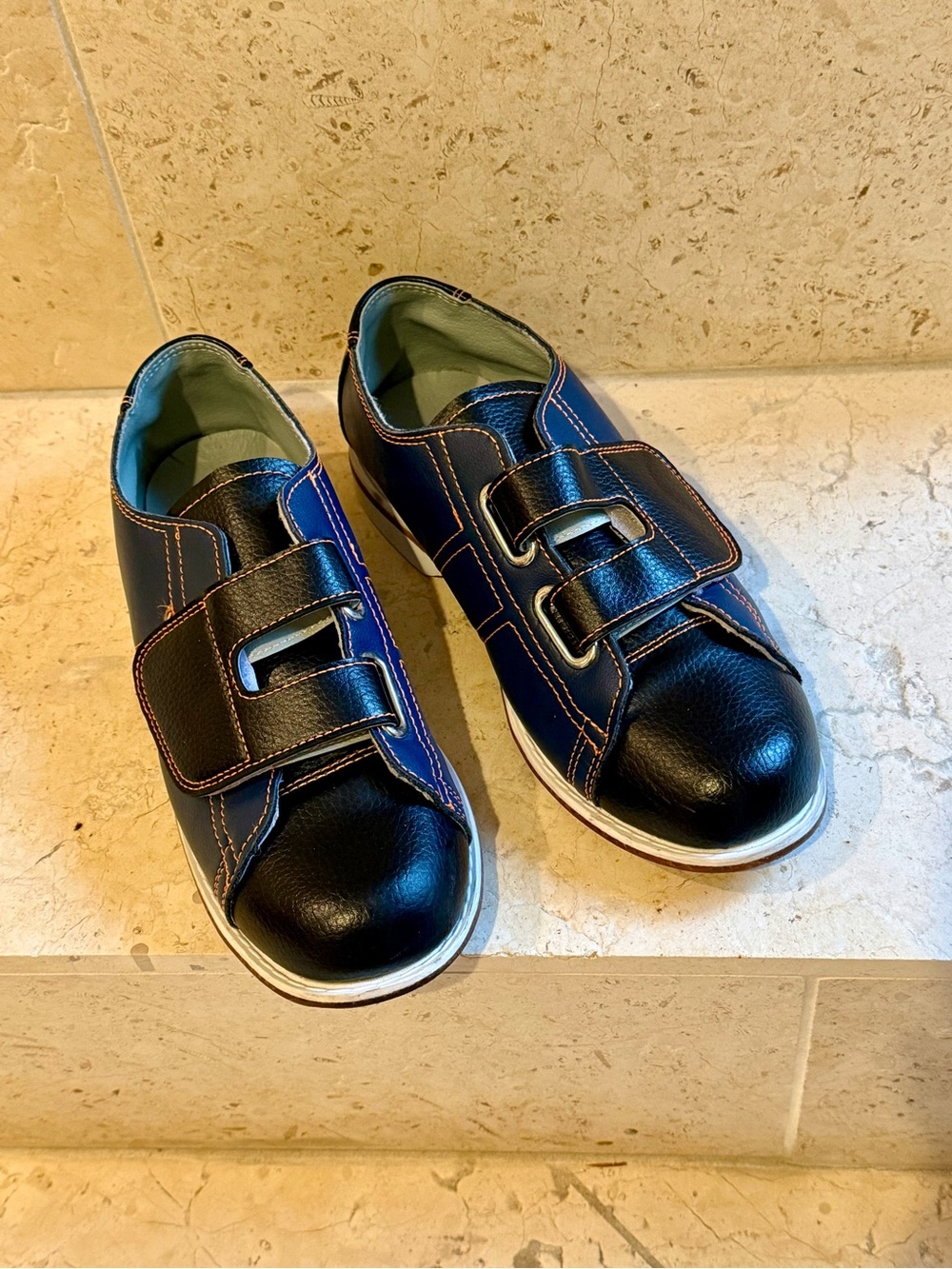 Linds Men’s Velcro Strap Bowling Shoes, 8, Navy and Black